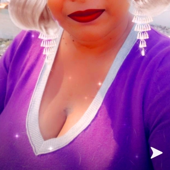 VARSITY V-NECK PULLOVER - Picture 6 of 6